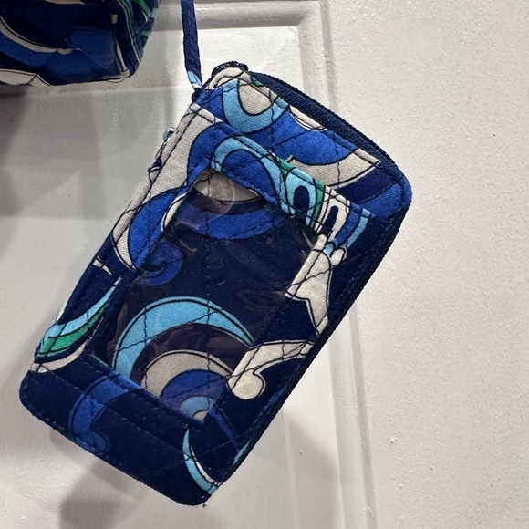 Vera Bradley 2 pcs. Blue and Green Tote with Matching Wristlet - Picture 4 of 14